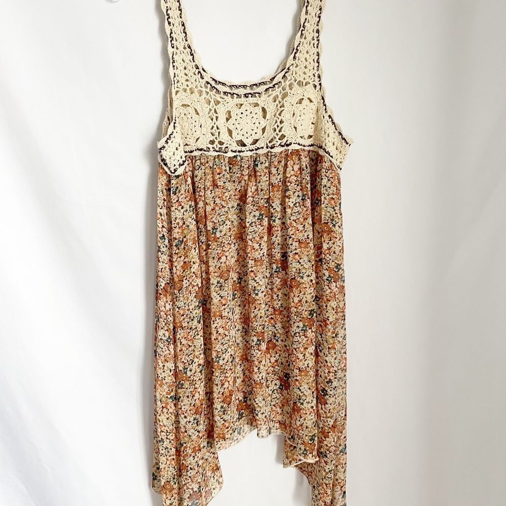 🟢Angie Women’s Crochet Asymmetric Floral Tank Top Size S - Picture 4 of 6